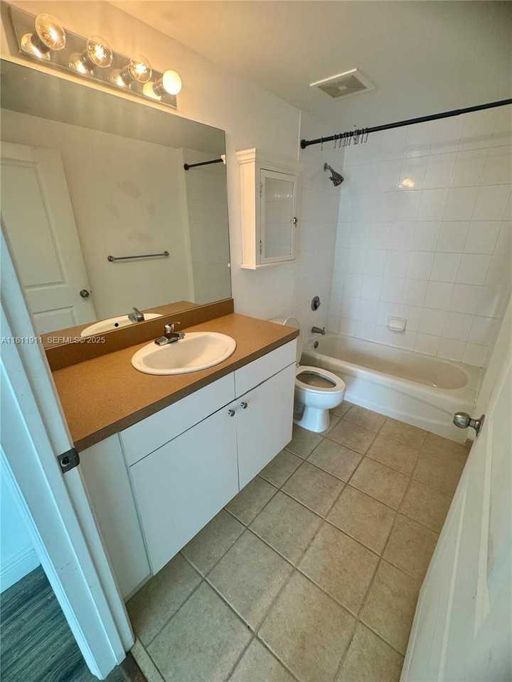 1250 South Miami Avenue #1508 - Photo 6 of 8