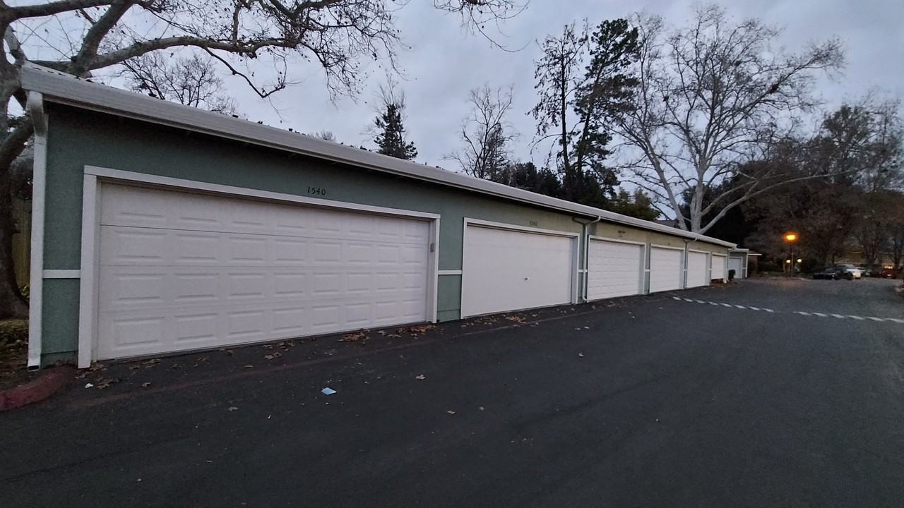 1540 Ivycreek Cir #1540 - Photo 2 of 35