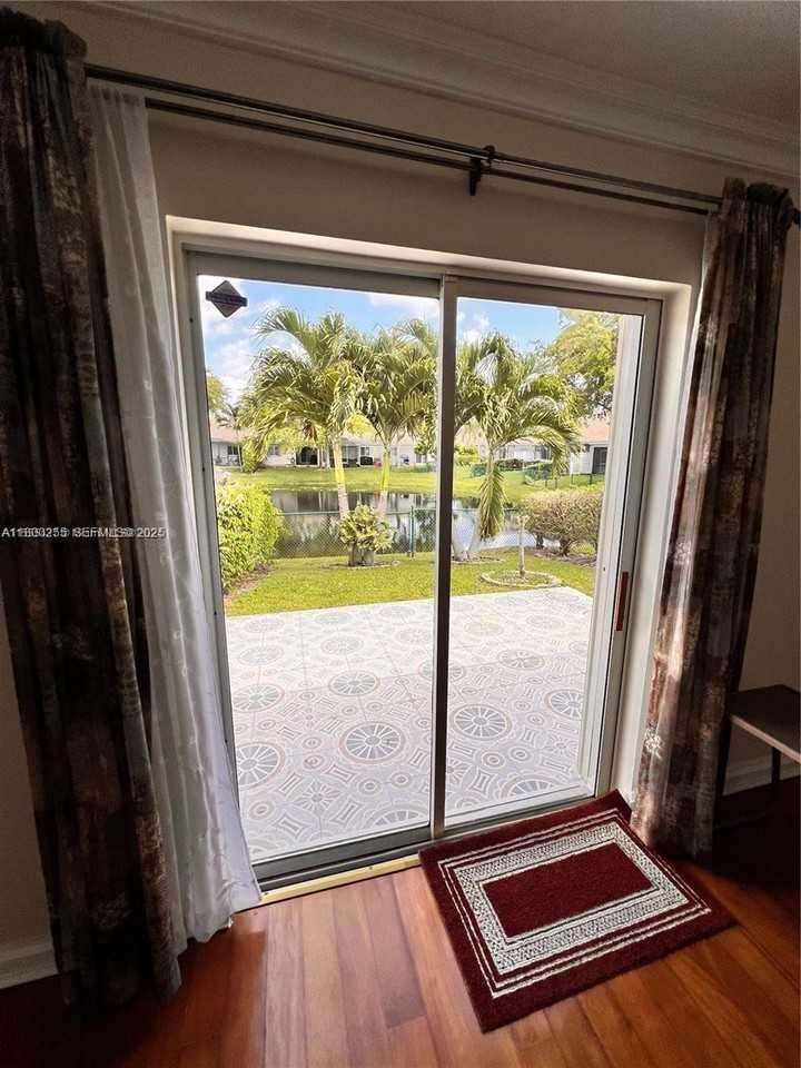 11281 Southwest 18th Court #11281 - Photo 4 of 17