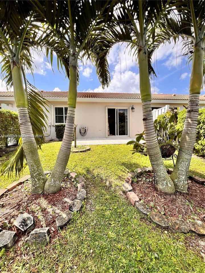 11281 Southwest 18th Court #11281 - Photo 7 of 17