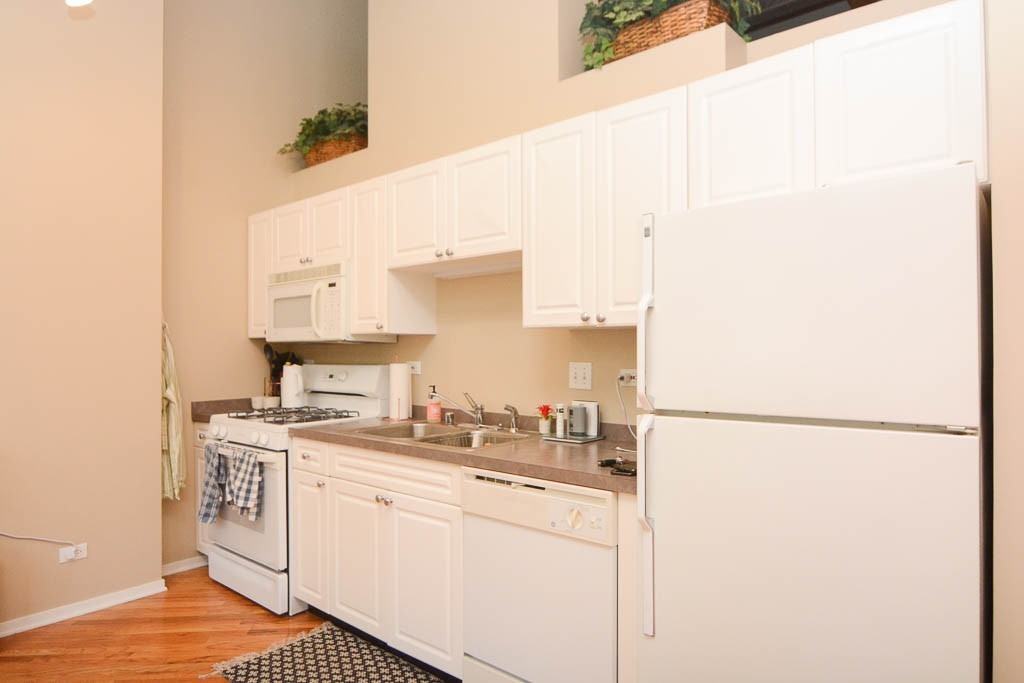 224 N Clinton St #P201 - Photo 3 of 18