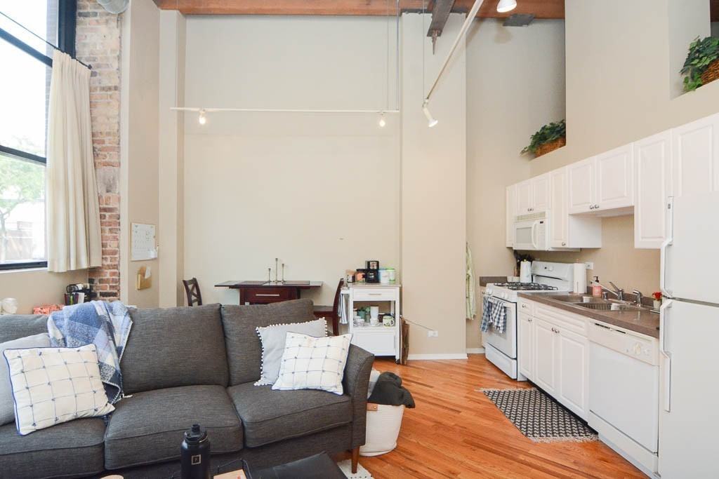 224 N Clinton St #P201 - Photo 4 of 18