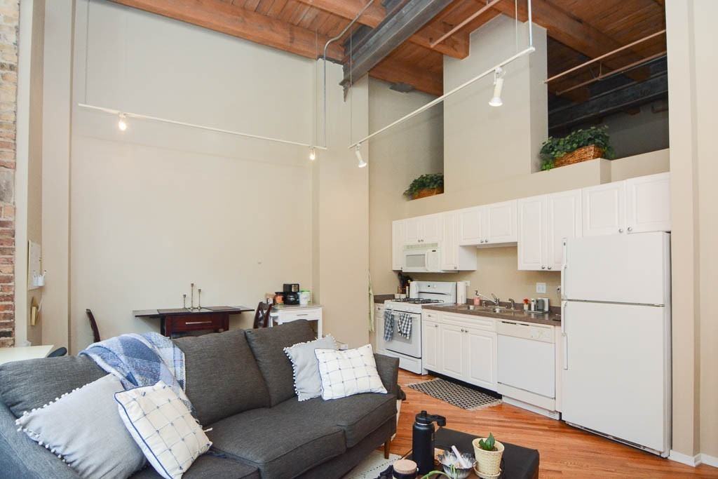 224 N Clinton St #P201 - Photo 5 of 18