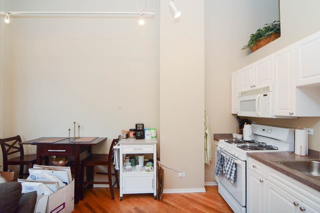 224 N Clinton St #P201 - Photo 6 of 18