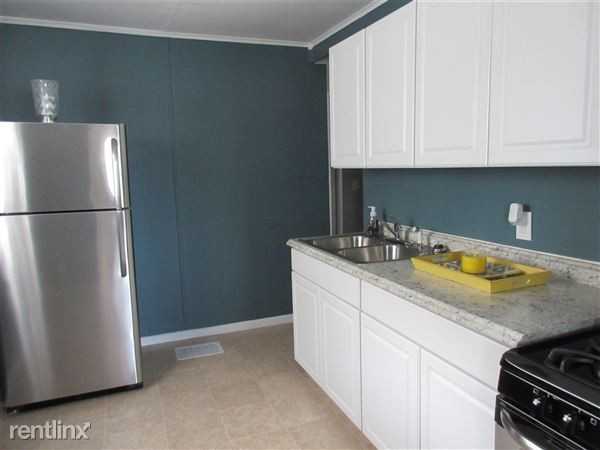 1847 Fuller Ave NE - Photo 2 of 8