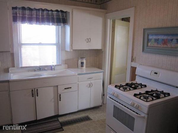 2428 71st St - Photo 2 of 3