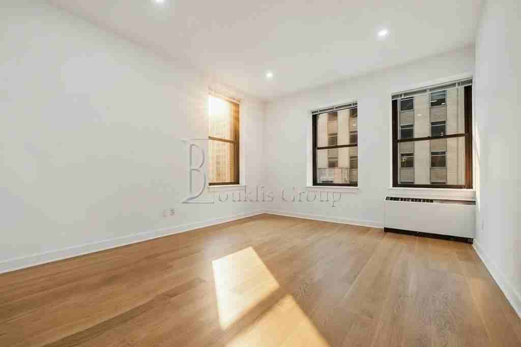 Wall St #10A - Photo 3 of 4