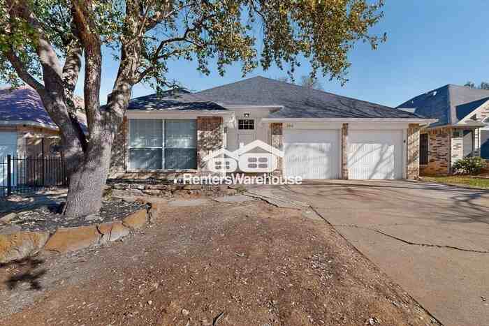 2804 Salado Trl - Photo 2 of 43