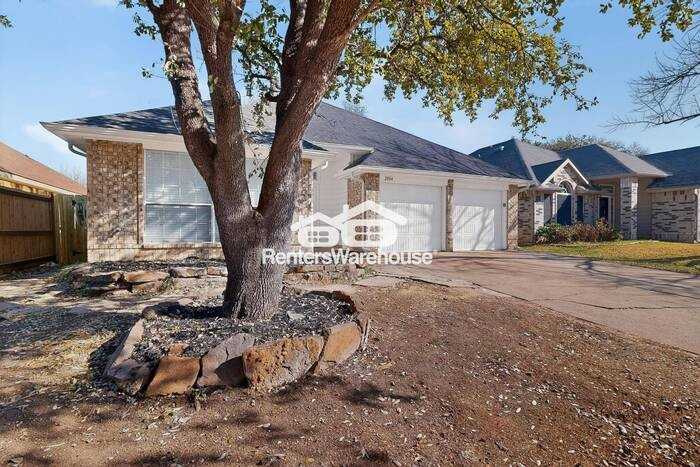 2804 Salado Trl - Photo 4 of 43