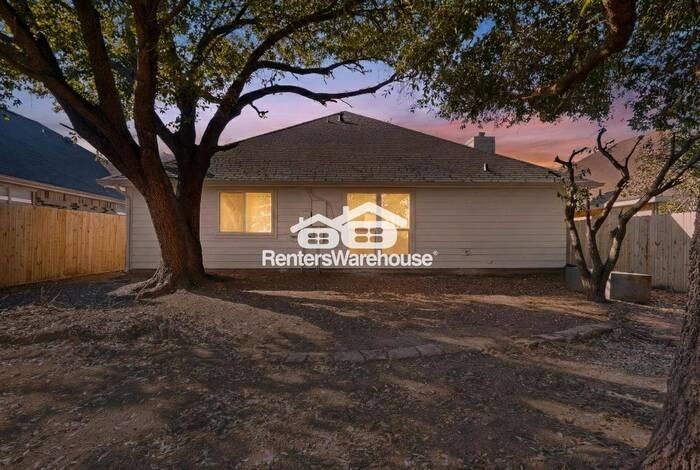 2804 Salado Trl - Photo 6 of 43