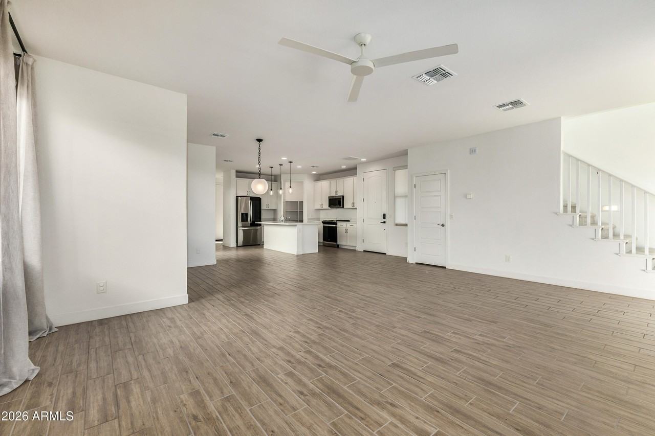 2042 W Lariat Ln - Photo 6 of 32