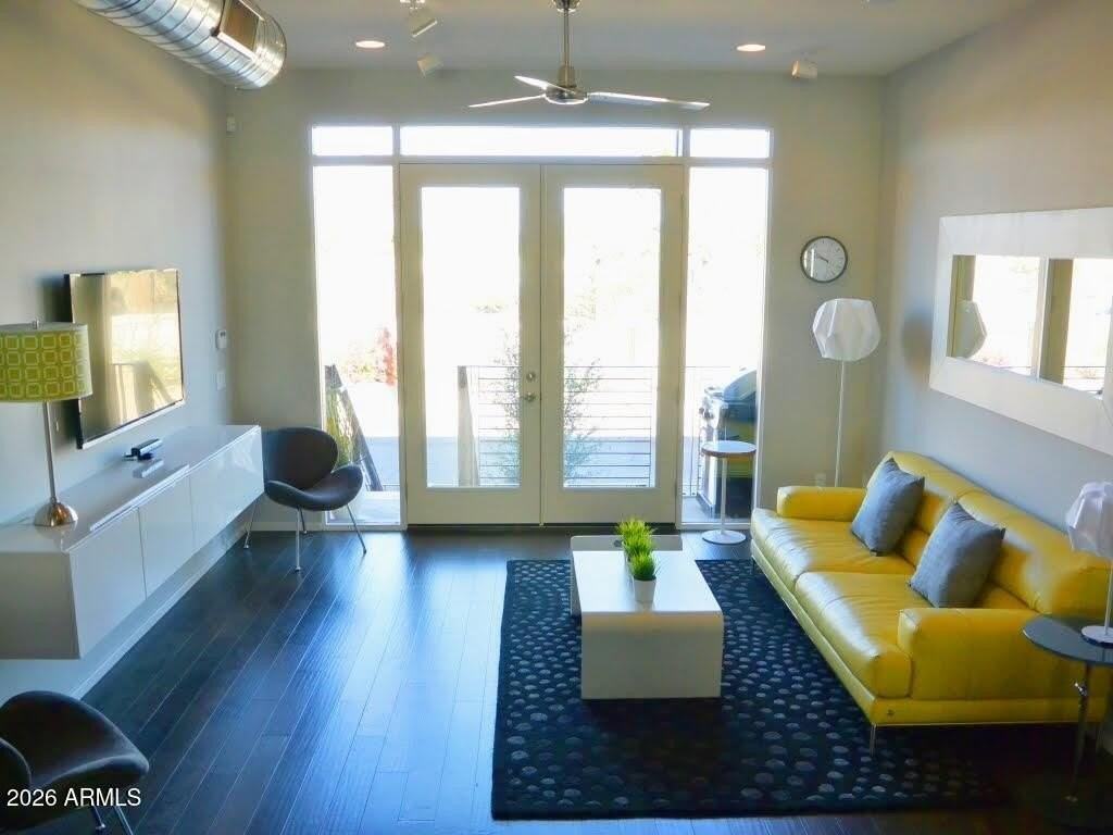 516 E Ames Pl - Photo 4 of 23