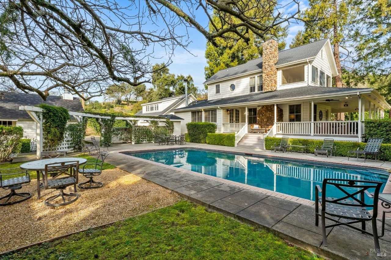 2850 Silverado Trl N - Photo 3 of 26