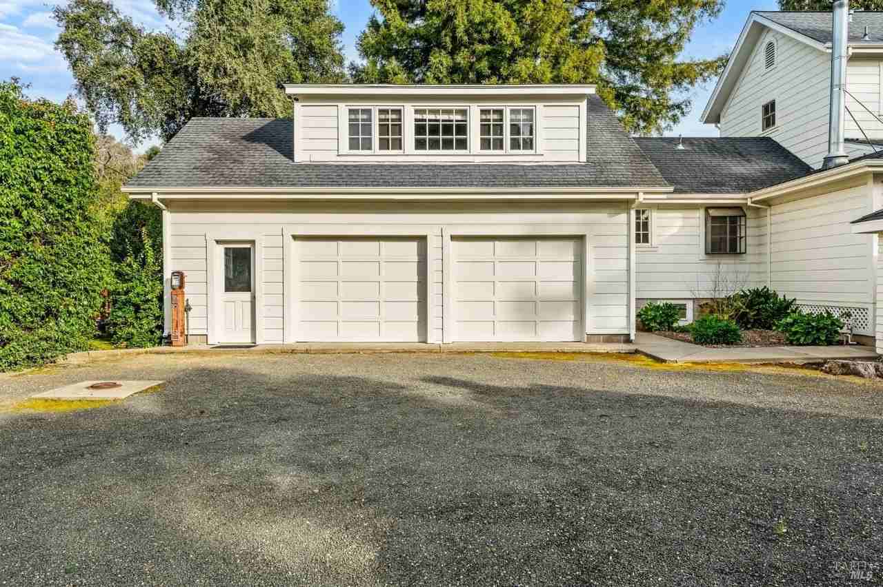 2850 Silverado Trl N - Photo 4 of 26