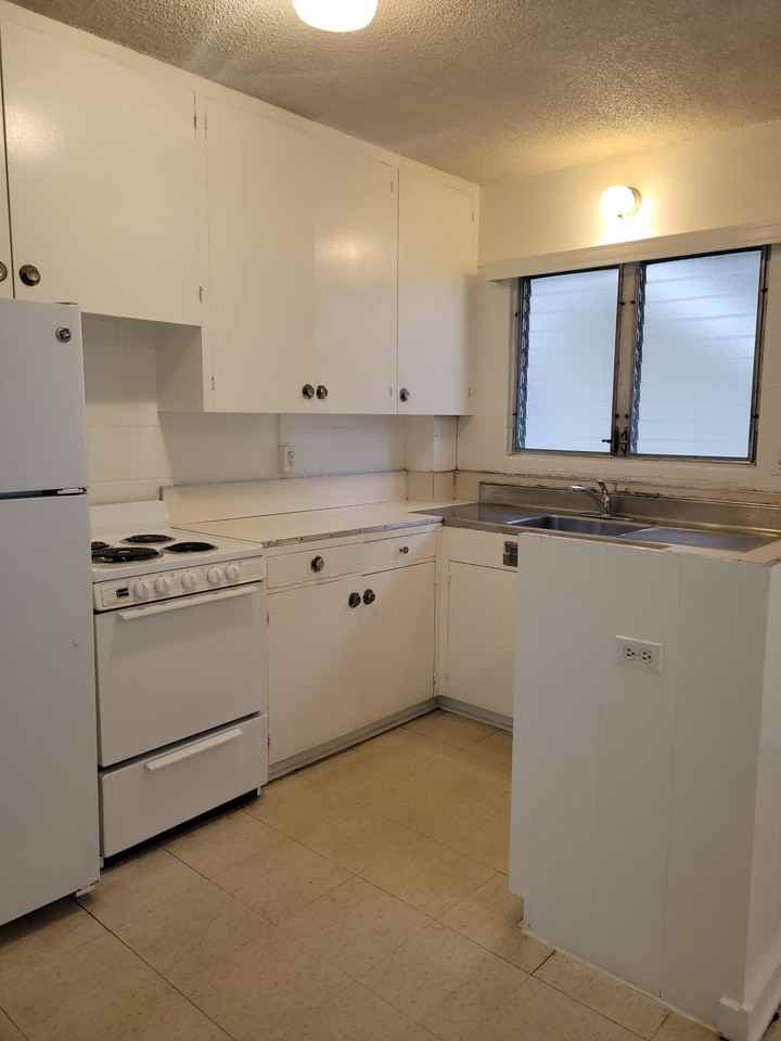 831 University Ave #1 - Photo 2 of 20