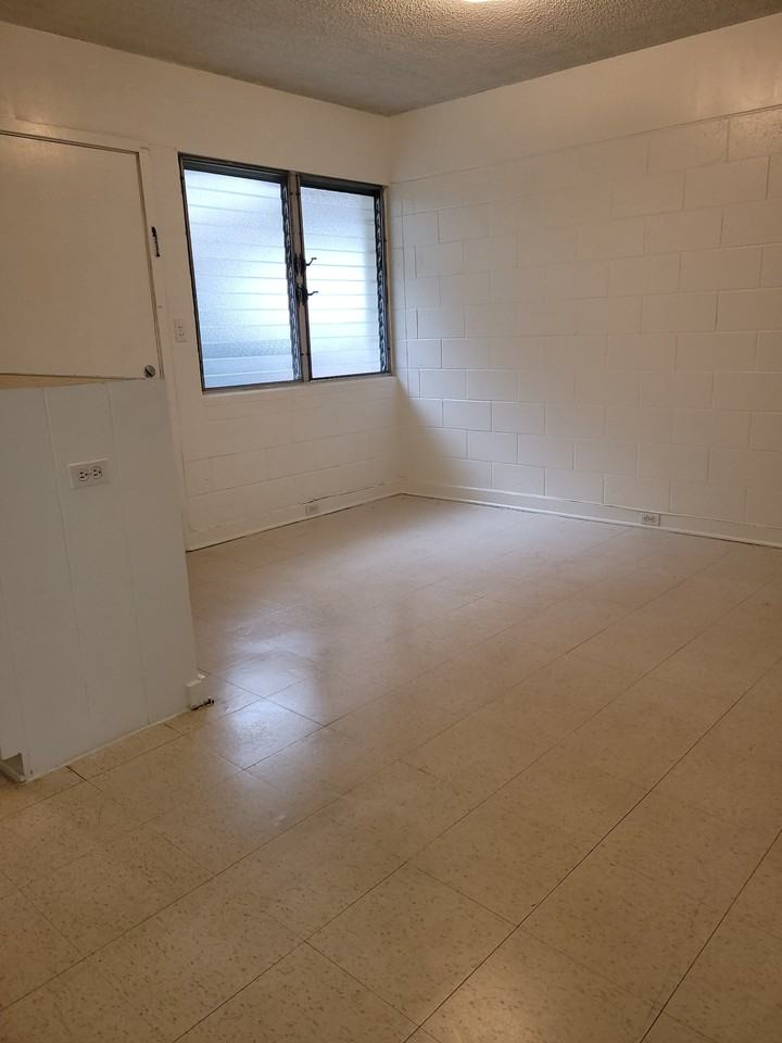 831 University Ave #1 - Photo 3 of 20