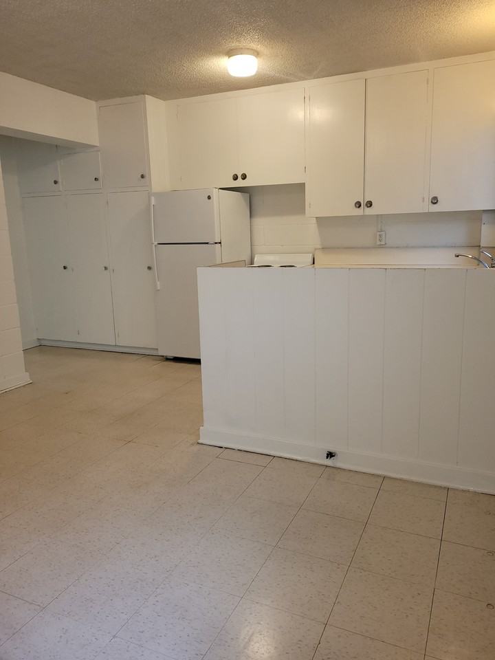 831 University Ave #1 - Photo 4 of 20