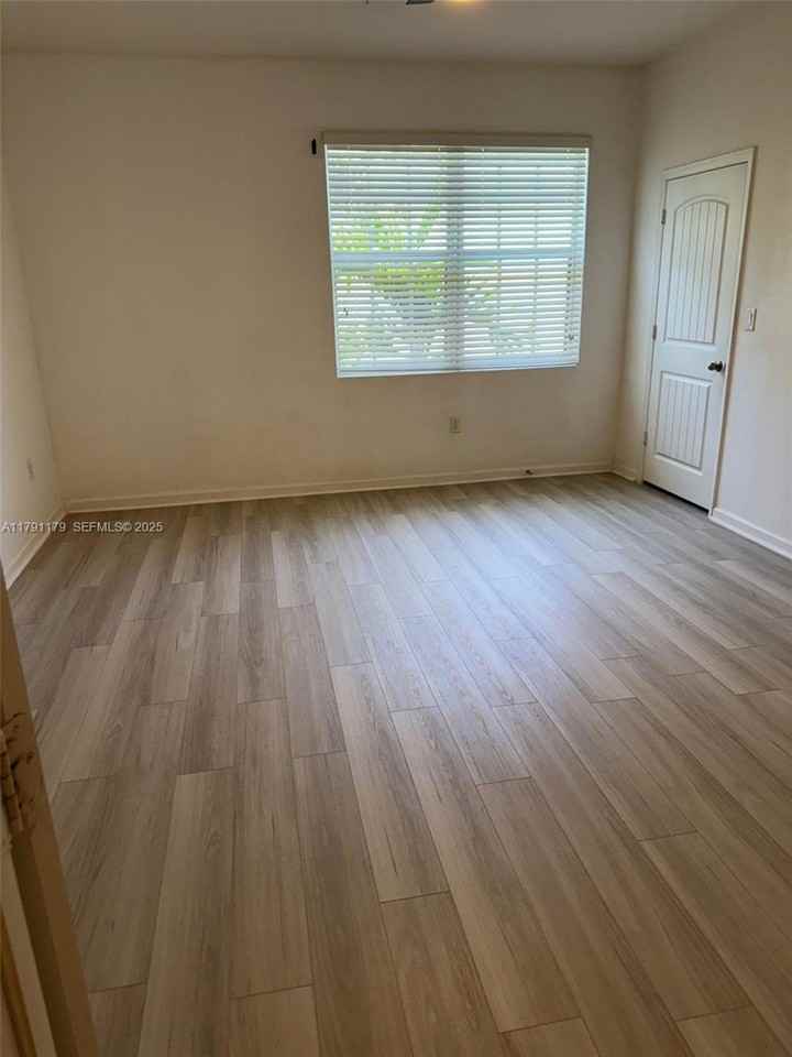 283 Southwest 7th Court #283 - Photo 4 of 26