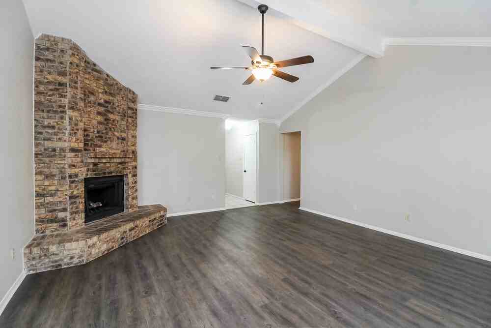 2310 Overbrook Dr - Photo 4 of 15