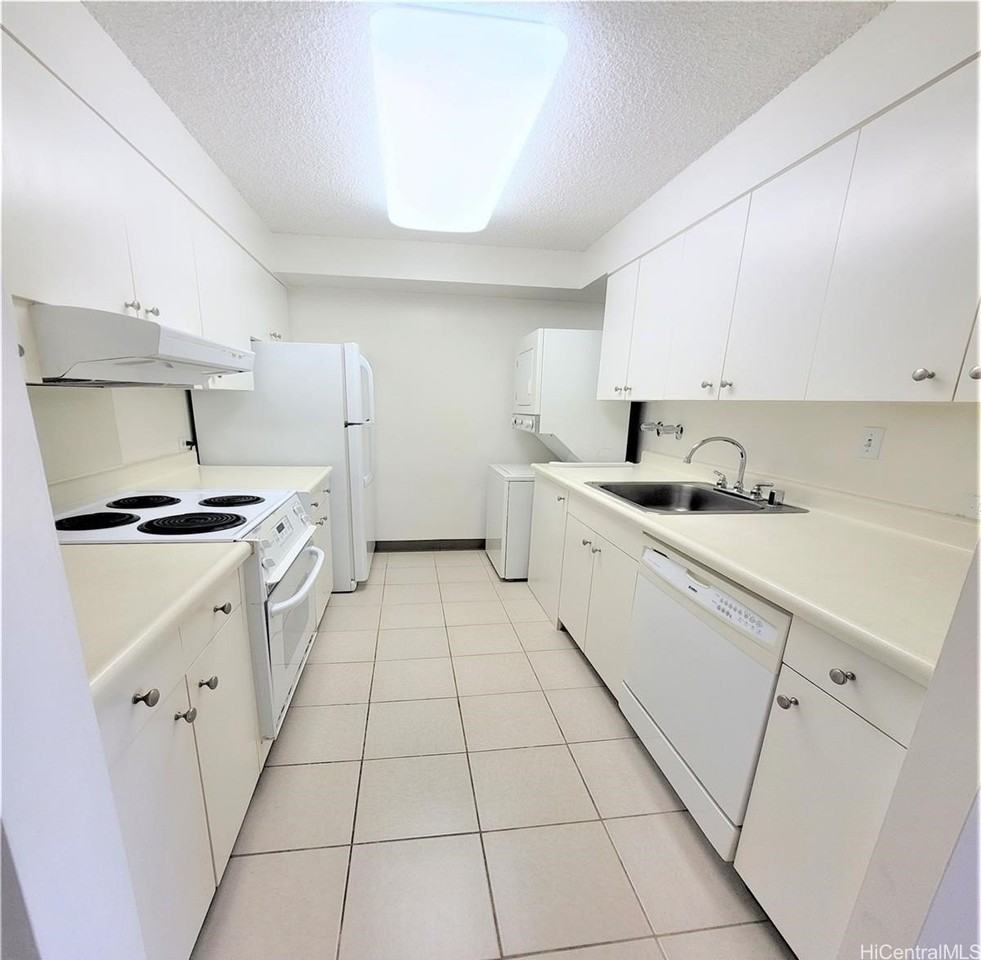 2029 Nuuanu Ave Apt 1408 #1408 - Photo 3 of 10