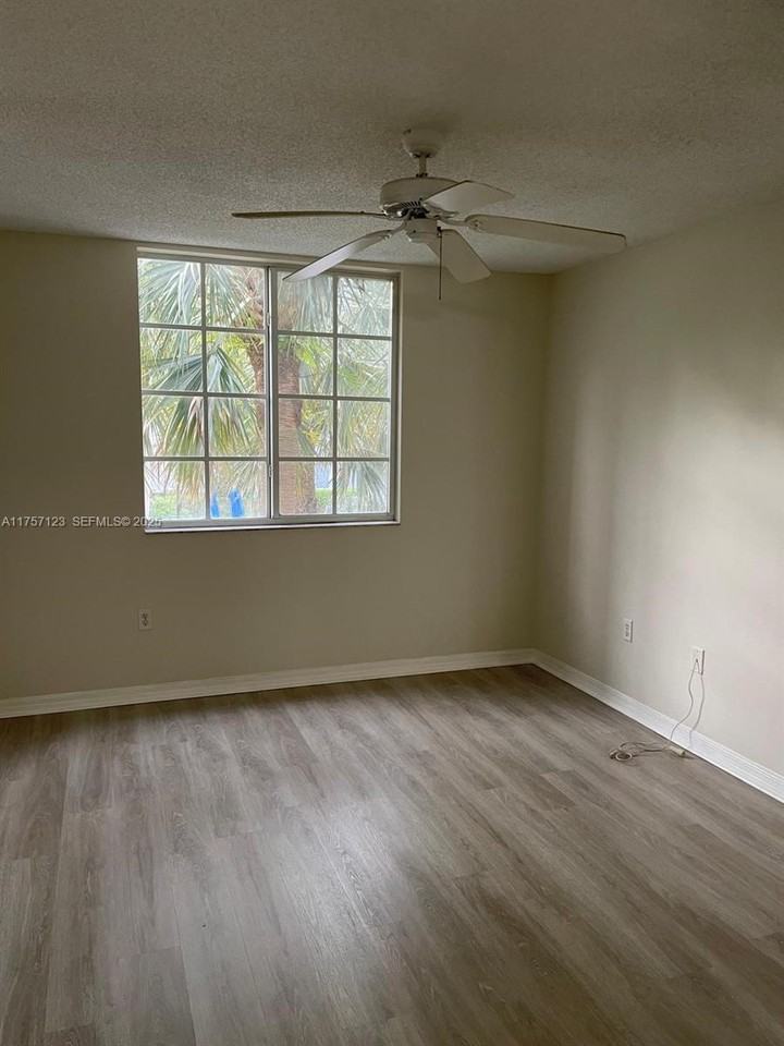 620 Southwest 111th Avenue #202 - Photo 3 of 21
