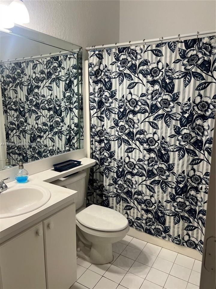 7667 Northwest 182nd Lane #805 - Photo 4 of 14