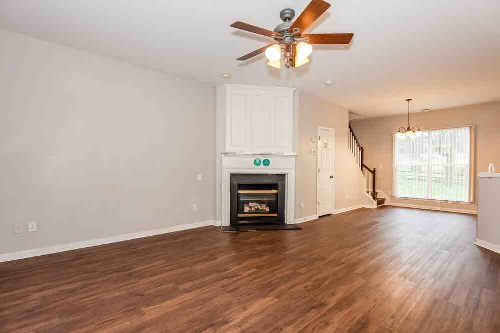 2728 Wingdale Dr - Photo 4 of 17