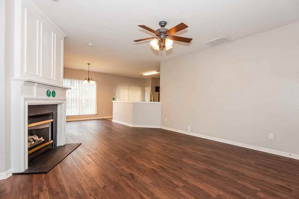 2728 Wingdale Dr - Photo 5 of 17