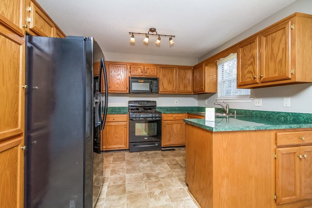 3848 Round Rock Dr - Photo 7 of 17