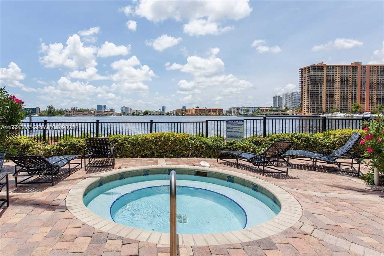 17145 North Bay Road #4409 - Photo 3 of 16