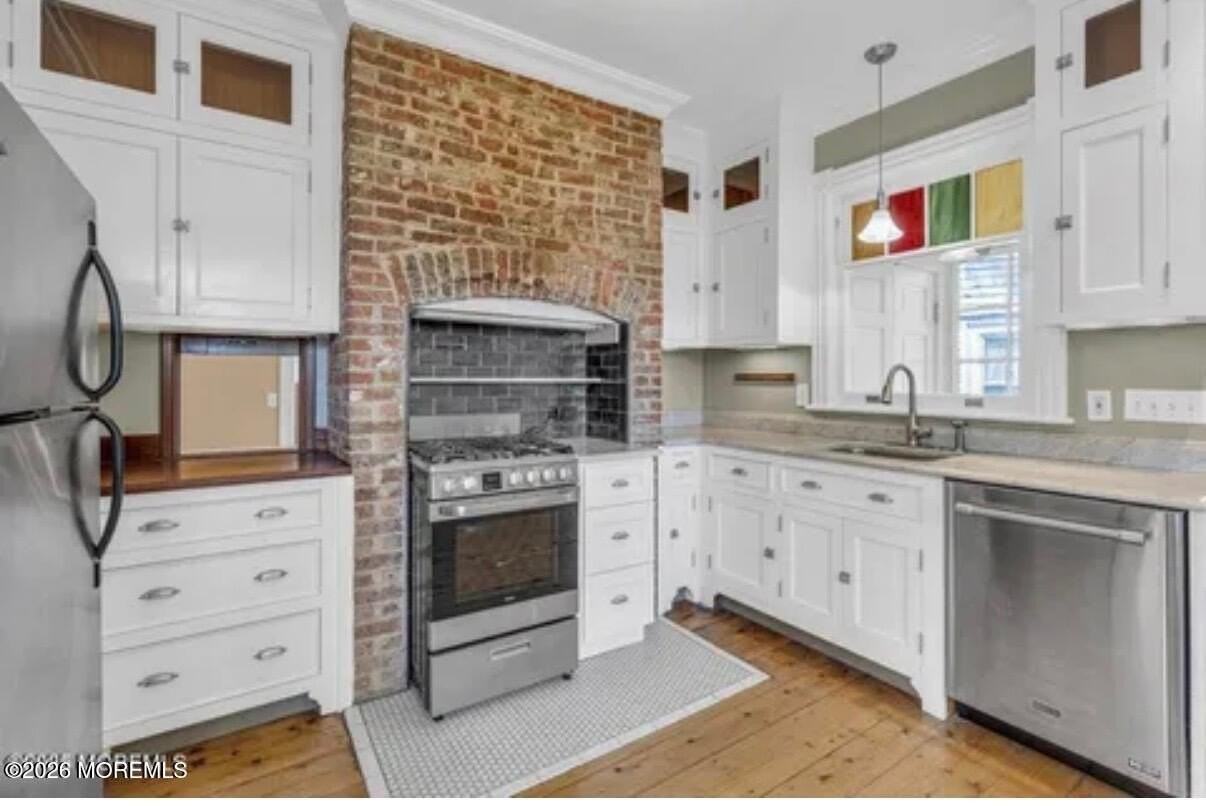 511 4th Ave - Photo 6 of 24