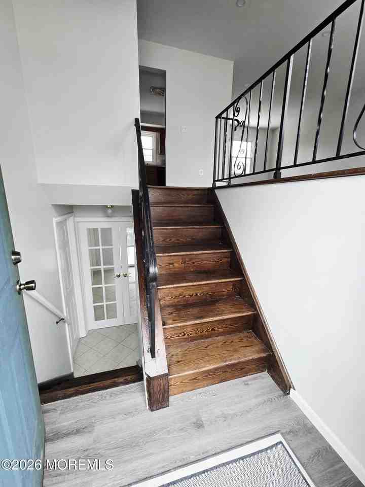 240 Mill Creek Dr - Photo 2 of 16