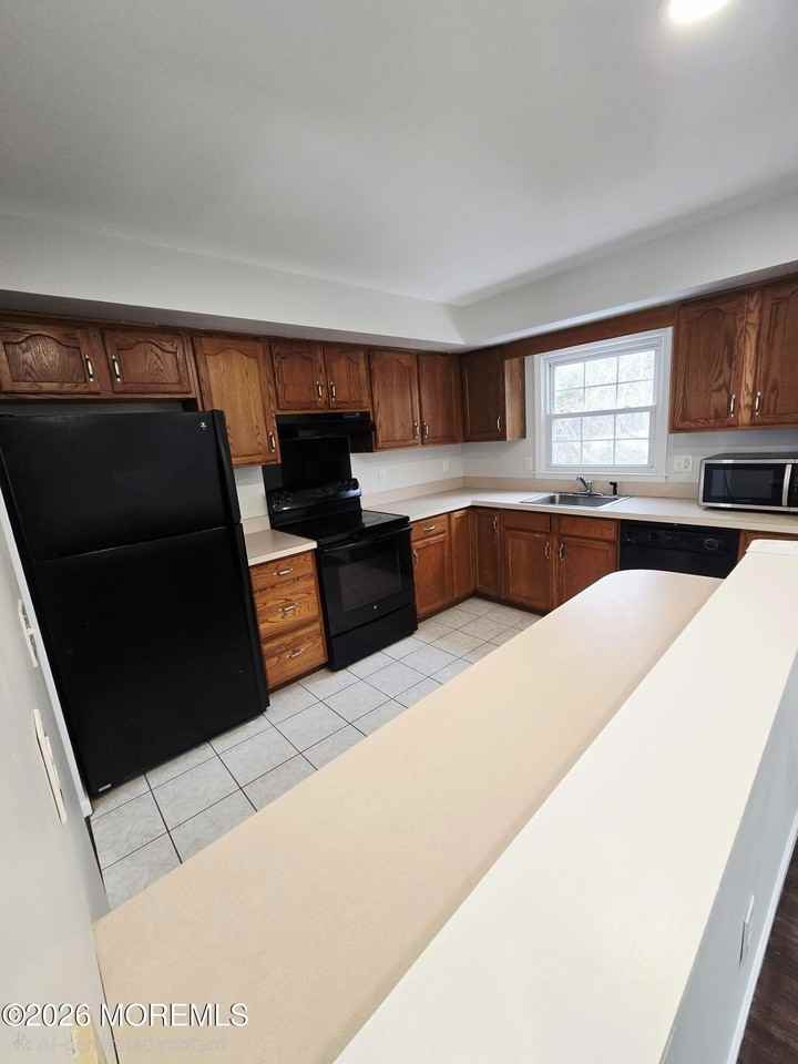 240 Mill Creek Dr - Photo 5 of 16