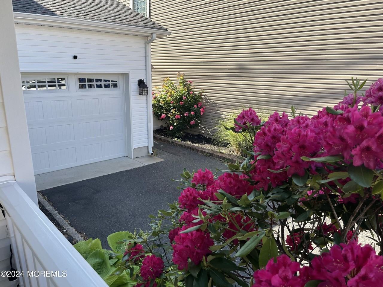 218 Marine Pl - Photo 2 of 32