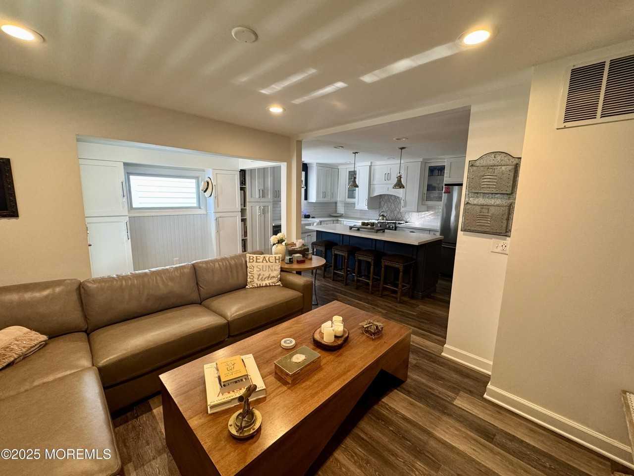 218 Marine Pl - Photo 5 of 32