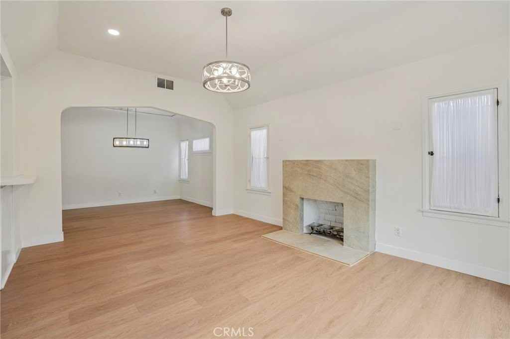 463 S Clark Dr - Photo 4 of 39