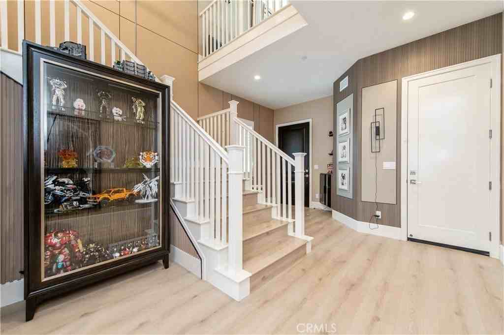 200 Piazza - Photo 4 of 37