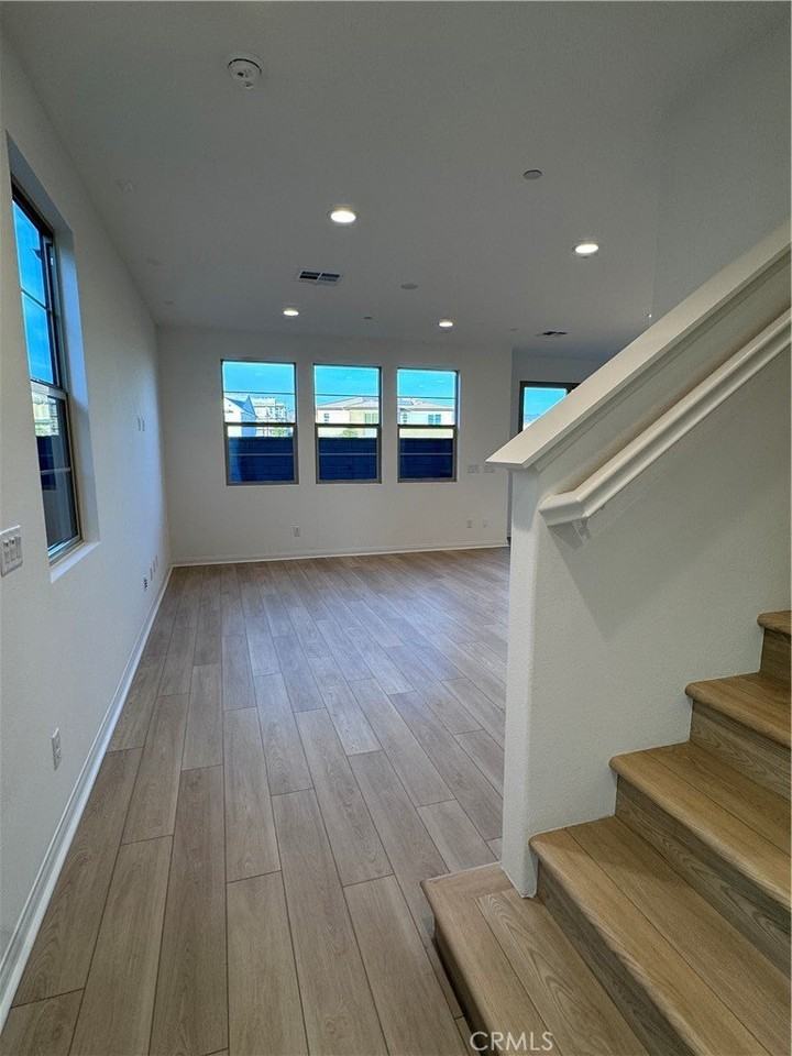 640 Cornelia Way - Photo 3 of 18