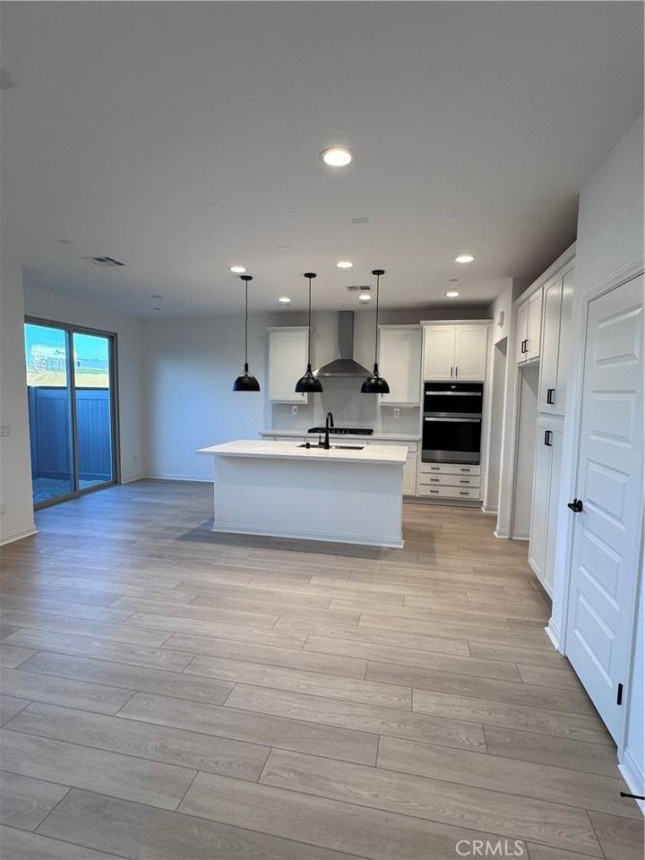 640 Cornelia Way - Photo 4 of 18