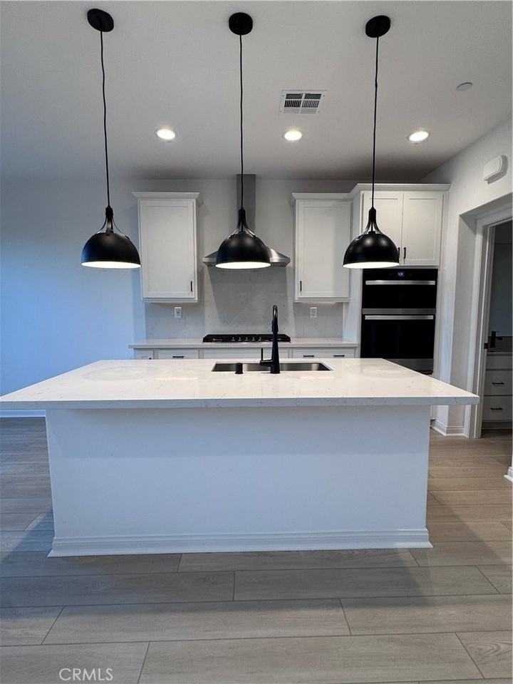 640 Cornelia Way - Photo 5 of 18