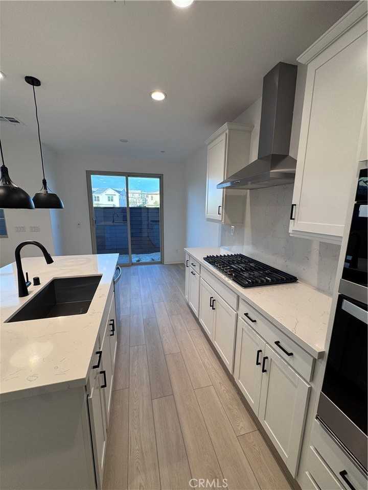 640 Cornelia Way - Photo 6 of 18