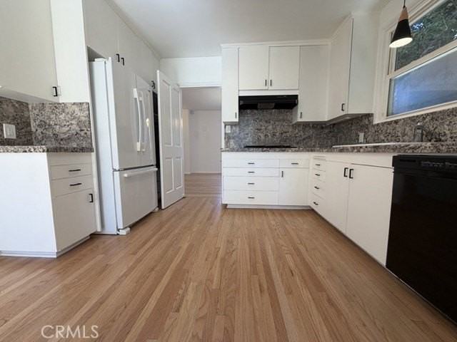 15440 Dickens St - Photo 5 of 17