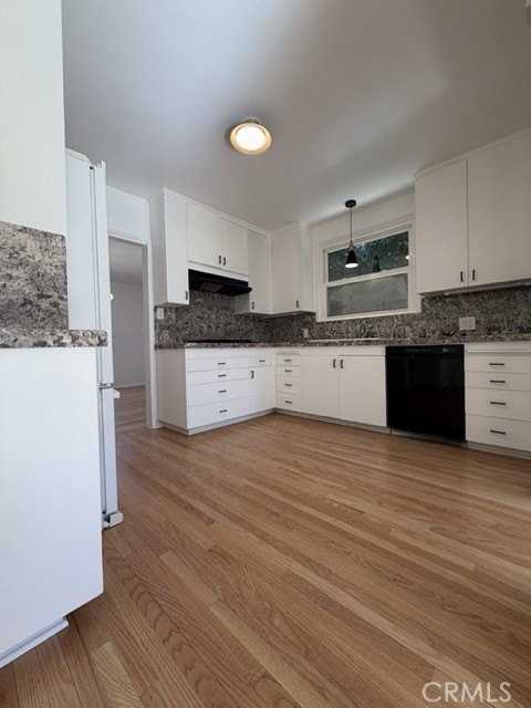 15440 Dickens St - Photo 6 of 17