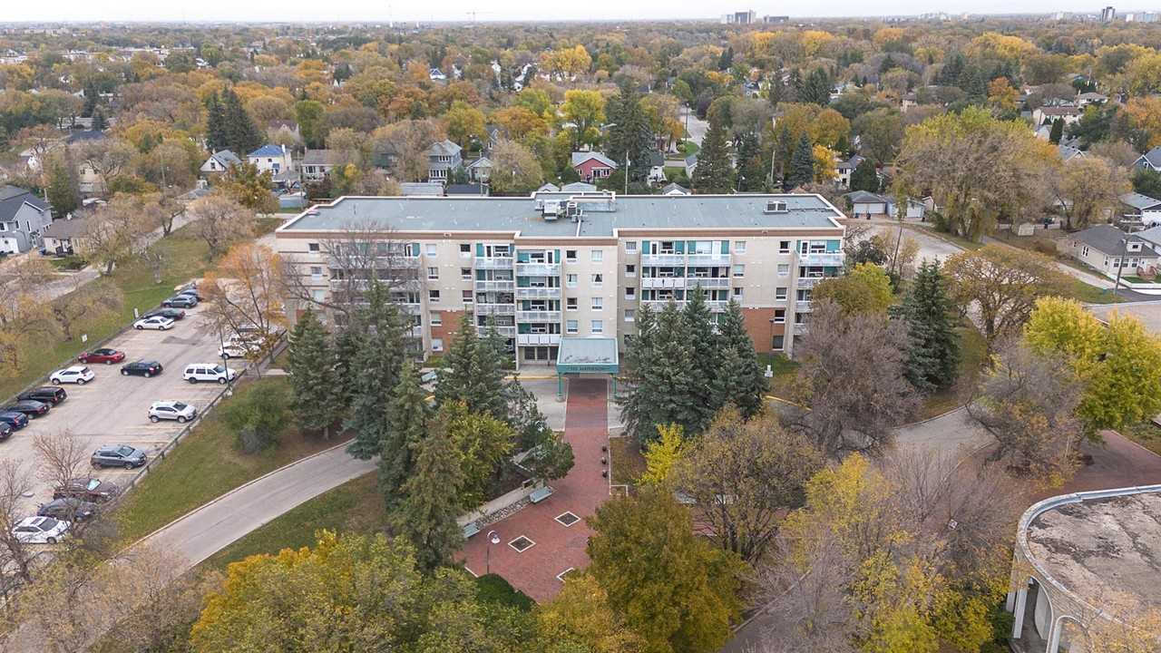 133 Matheson (55+ non-smoking) - Photo 2 of 7