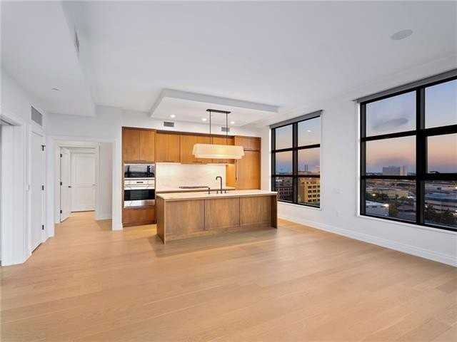 1001 Julia St #9B - Photo 5 of 23