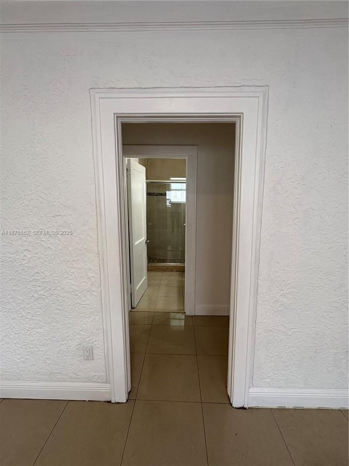 1560 Northwest 25th Avenue - Photo 3 of 25