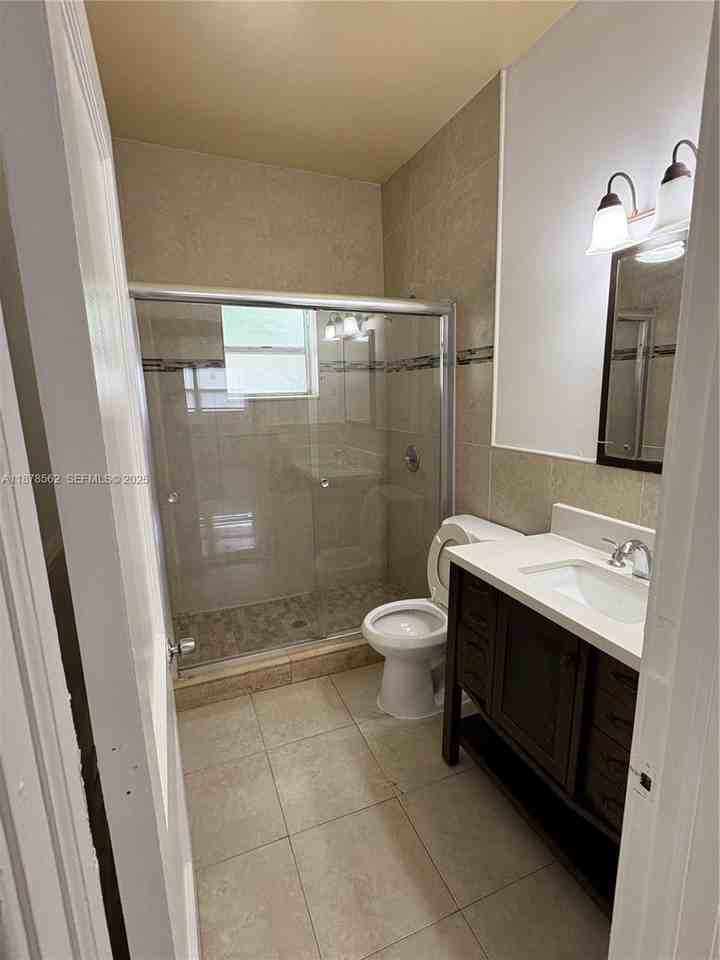 1560 Northwest 25th Avenue - Photo 5 of 25