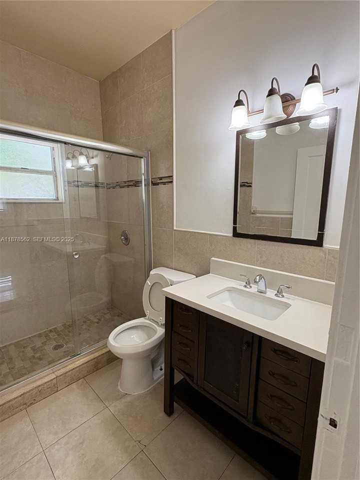 1560 Northwest 25th Avenue - Photo 6 of 25