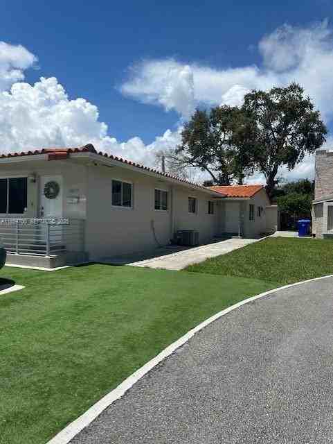 3675 Southwest 14th Street #0 - Photo 7 of 14