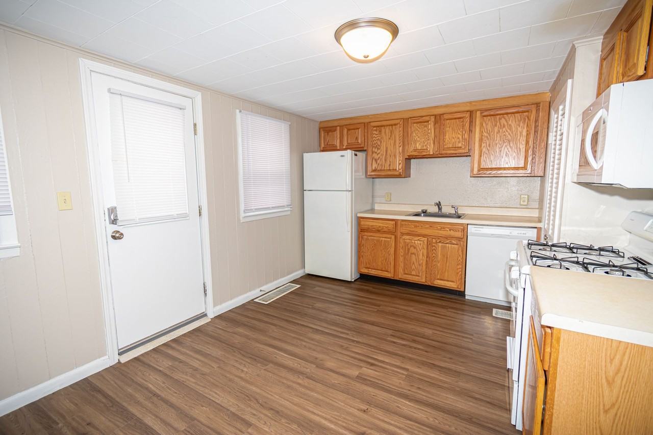 1000 E. Washington - Photo 2 of 13